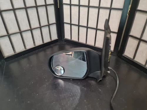 2002-2006 Mazda MPV Left Driver Side View Power Door Mirror LH E11015513