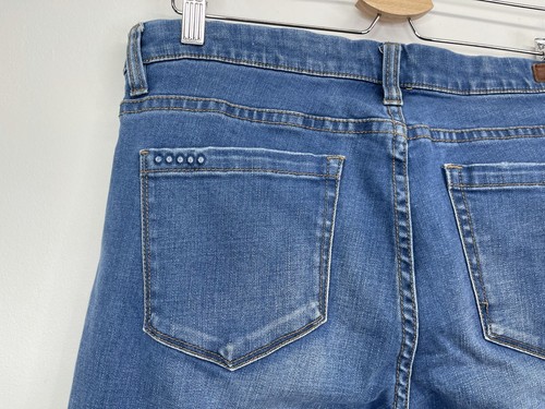 Pantalones de mezclilla BlankNYC para mujer desgastados pesados ajustados clásicos lavado ligero 31 - Imagen 5 de 10