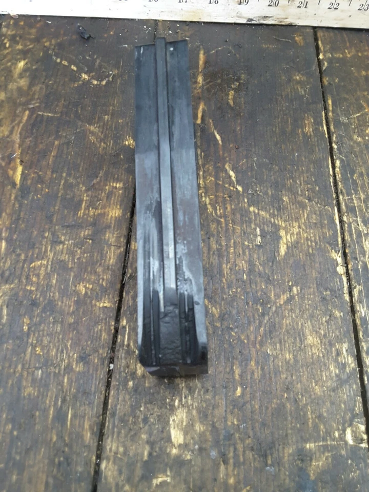 Suzuki GSXR600 2004 | Brazo oscilante guía de cadena | Usado OEM Foto 4 de 4