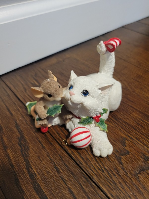 Charming Tails Friends Make The Holiday Purrfect Figurine 87/160