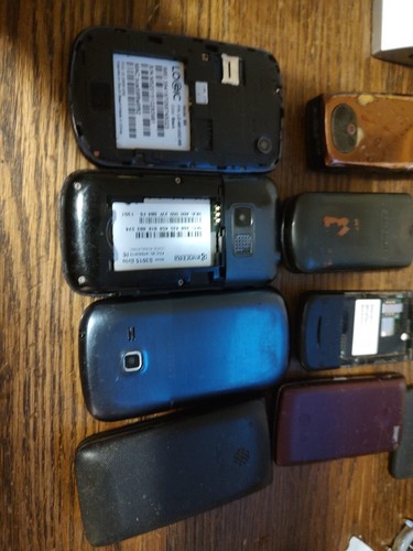 Lot Of Junk Cellphones For Parts Of Recycling - Picture 9 of 12