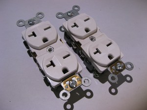 Qty-2-NEMA-6-20-Duplex-Receptacle-Outlet-20A-250VAC-Polarized-White-NOS