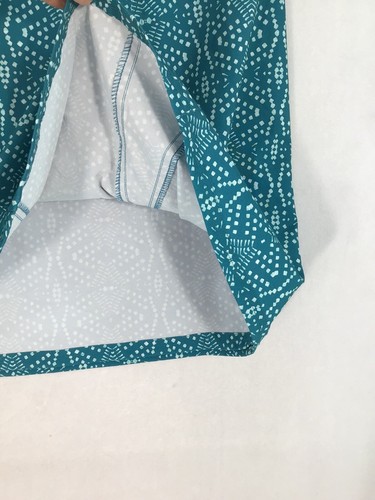 RIP Skirt Hawaii Size Large Adjustable hook & Loop Closure Teal Blue White Print - Picture 12 of 12