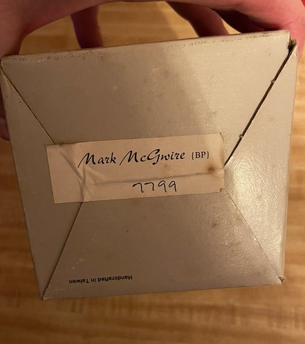 MUÑECA CABEZA BOBBING EDICIÓN LIMITADA SAM RARA MARCA MCGWIRE NUEVA EN CAJA CERTIFICADO DE AUTENTICIDAD # 7799 - Imagen 3 de 3