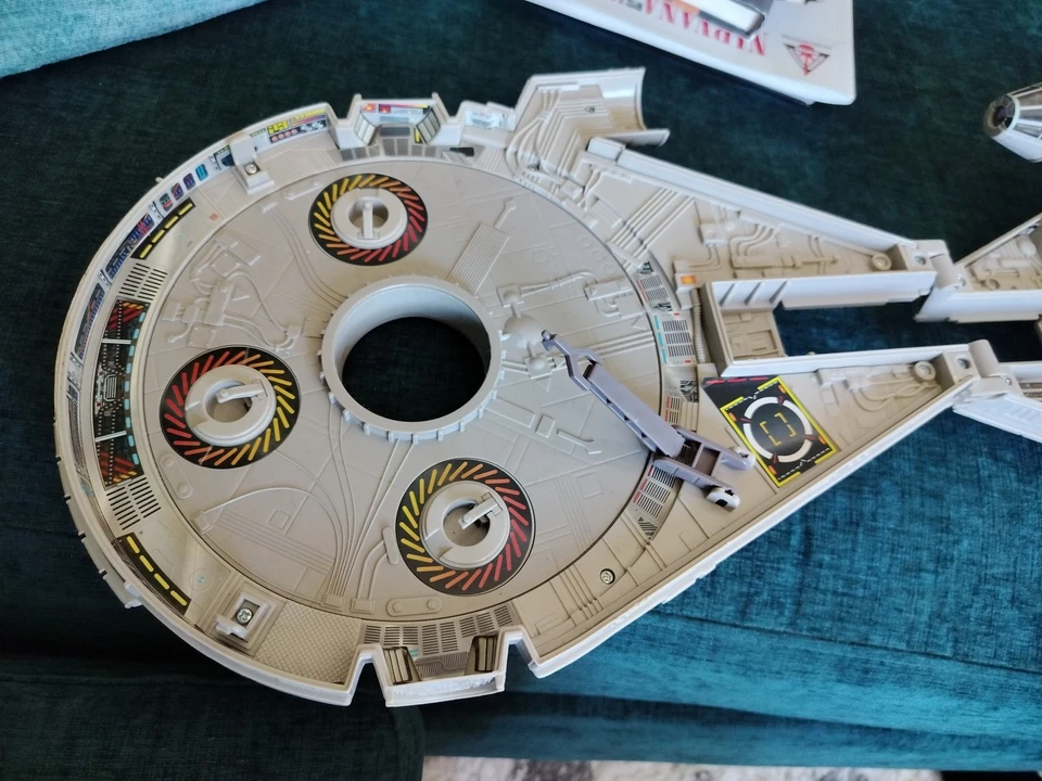 Juguetes Lewis Galoob 1995 Halcón Milenario Star Wars de colección con 8 figuras Foto 2 de 4