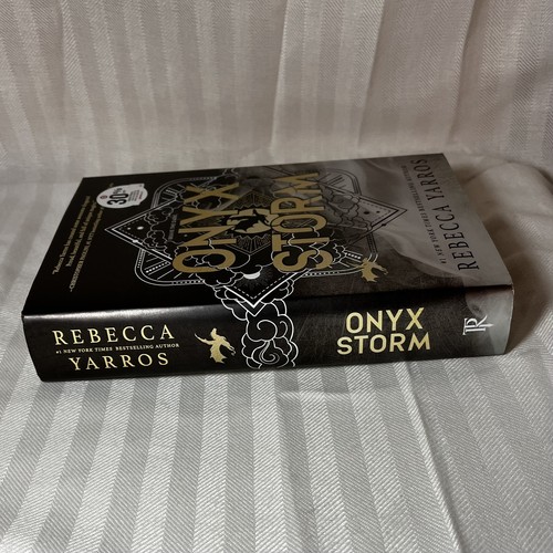 Onyx Storm Deluxe Limited Edition Book Rebecca Yarros TARGET EXCLUSIVE - Picture 4 of 4