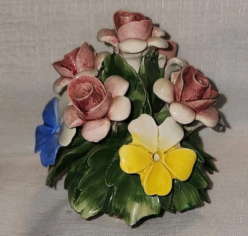 Vintage Capodimonte Flowers in Basket Porcelain Made in Italy - Picture 3 of 6