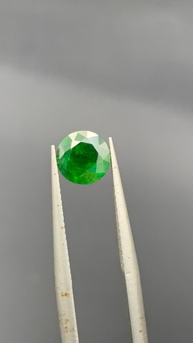 Natural Green Demantoid Garnet – 1.10 Carats (Pakistan) loose gemstone - Picture 5 of 6