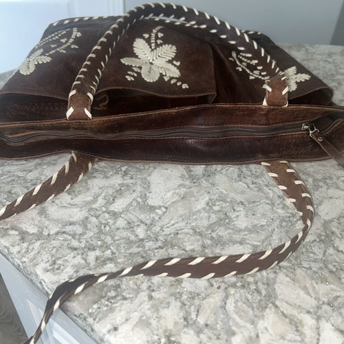 Leaders in Leather Vtg Tooled Leather Zippered Flower Tote Paraquay NEEDS REPAIR - Picture 7 of 9