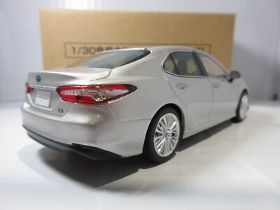 1:30 Toyota Camry Hybrid Steel Blonde Metallic Color Sample