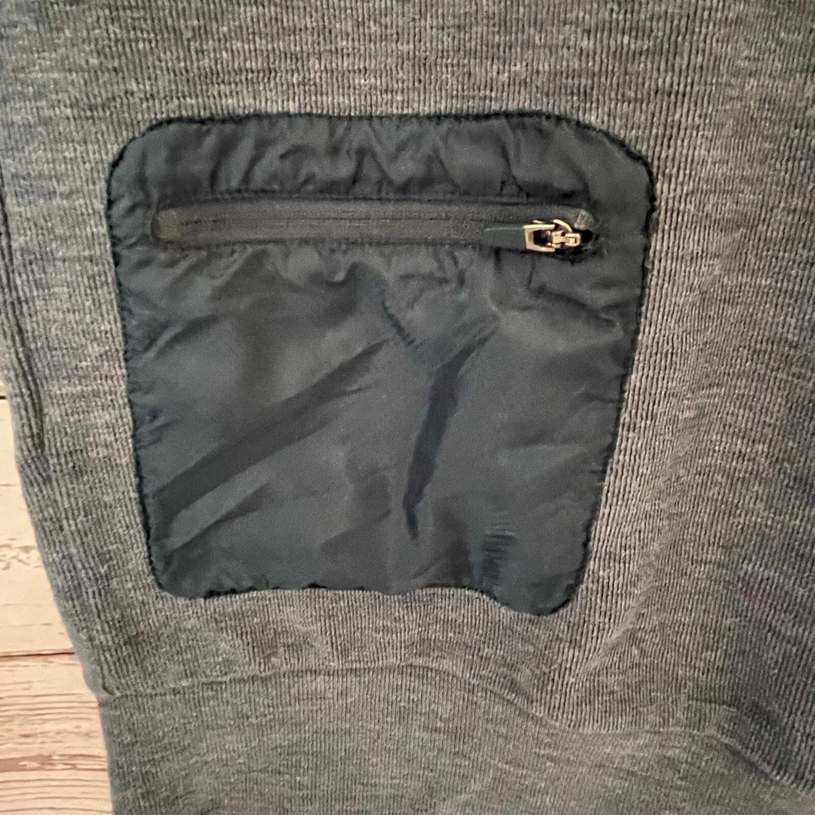 merrell long sleeve front zip pocket stretch poly/spandex shirt