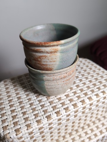 Set Of 2 Stoneware Art Pottery Hug Mugs Artist Signed Multicolor - Picture 9 of 11