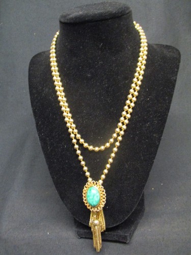 VINTAGE AVON GREEN MOONSTONE 18" NECKLACE W/ ADJUSTABLE PENDANT