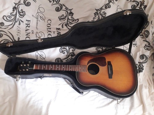Gibson J25 acoustic guitar with Gibson case vintage