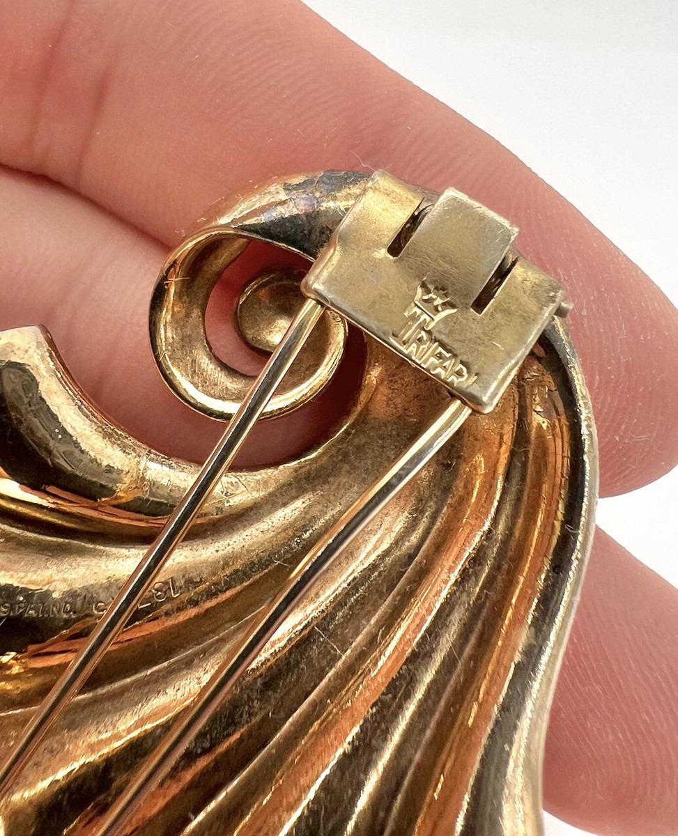 Vintage Crown Trifari Swirl Abstract Double Prong Fur Clip