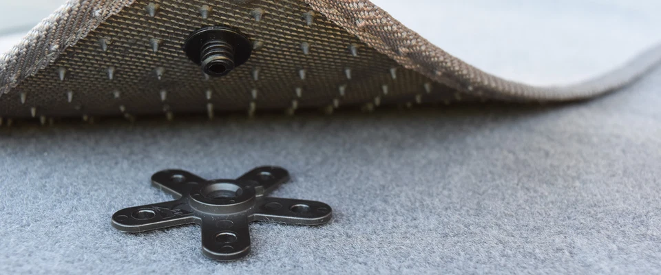 Juego de clips de alfombrilla de piso de anclajes de fijación antideslizantes para alfombrillas de coche - Eagle Klaw Foto 2 de 4