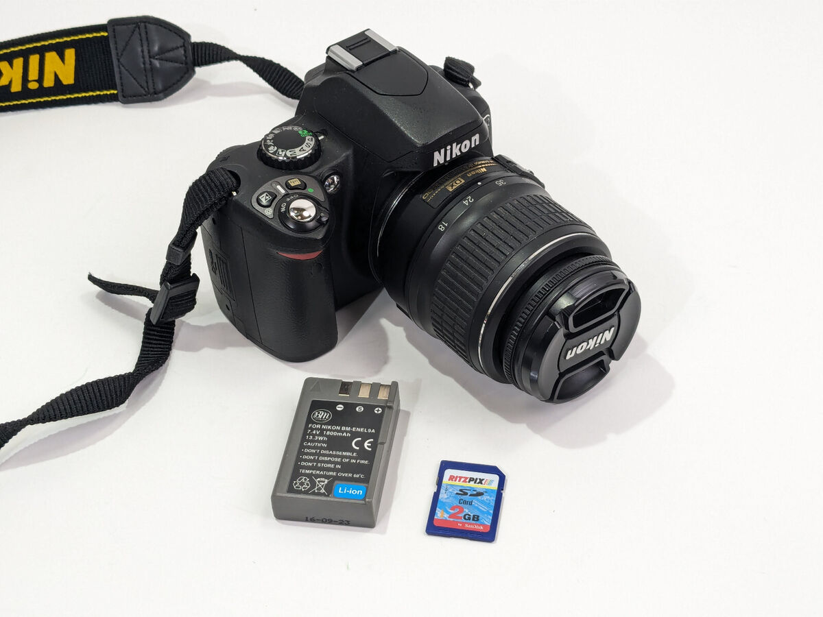 Nikon D40 Digital Camera - Black w/ AF-S DX NIKKOR ED 18