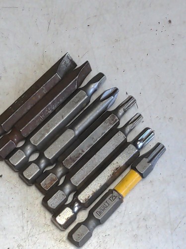 Malco Multi Bit Screwdriver w/8 Bit (T15 ,20,25,27 flat 1/4",9/32" PH2 &S2) - Picture 7 of 7