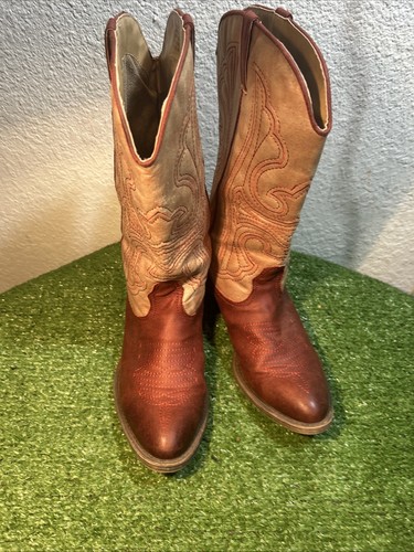 Coconuts By Matisse Gaucho Western Cowboy 2 Tone Boots WomenSZ 7 Burgundy/Tan - Picture 1 of 21