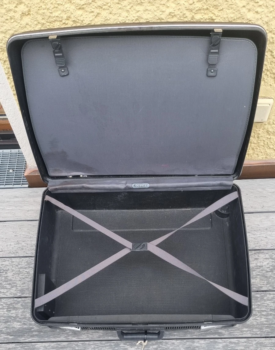 Reisekoffer Delsey schwarz 65 x 50 cm x 20 cm tiefe auf 2 Rollen mit Griff