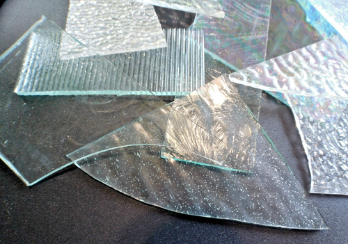 Assorted Lot of Clear Textured Glass Cut Offs And Scraps Sm to Lrg. 2.5 Lbs. - Picture 3 of 4