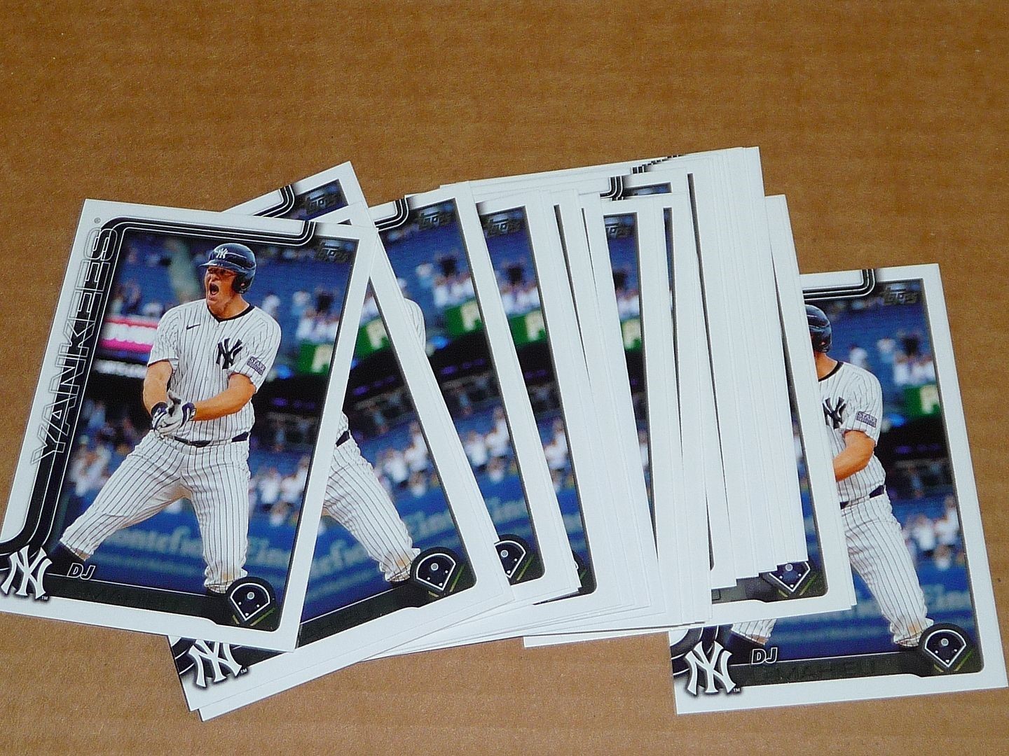 2025 Topps BASE LOT OF 30 CARDS DJ LEMAHIEU YANKEES #697