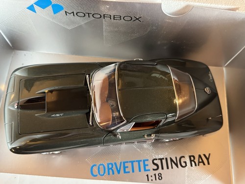 Revell Motorbox 1:18 scale Chevrolet Corvette Sting Ray Sports Car Green, w/ Box - Picture 12 of 16