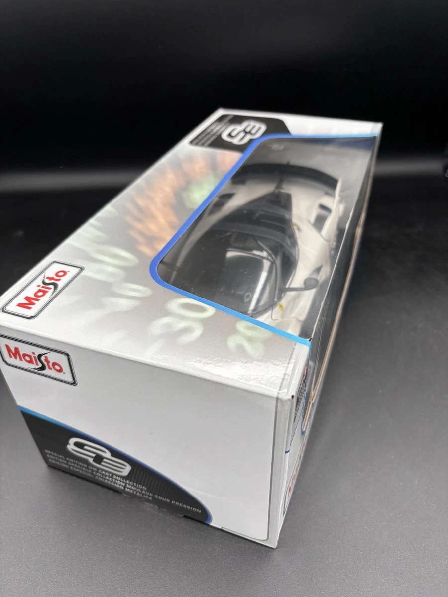 Maisto Ferrari FXX-K Evo 1:18 Diecast Model Car White/Black Special Ed NIB