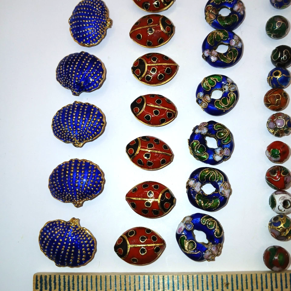 Lote de 49 Cuentas Cloisonne y Esmaltadas Surtidas Mezcladas Ladybugs Estrellas de Mar y Redondas Foto 3 de 4