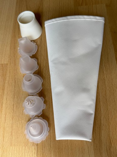 Tupperware Tortenzauber/Decorating Bag with Nozzles Weiß - Spritzbeutel-TOP/NEU! - Bild 2 von 4