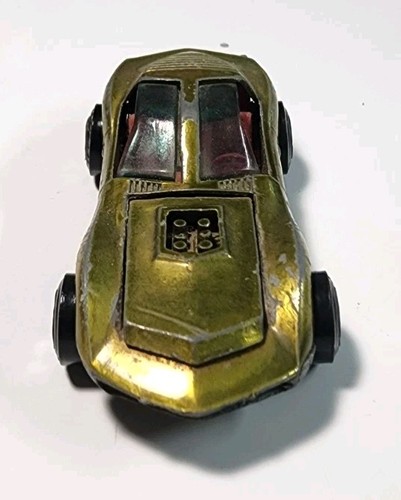 Johnny Lightning Topper Gold w/Red Interior Custom Mako Shark 1/64 Diecast - Picture 3 of 11