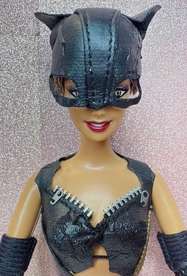 Barbie Halle Berry Catwoman DC Comics Doll 2004 | eBay