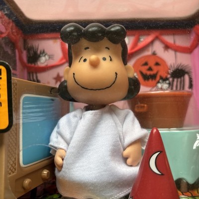 PEANUTS MEMORY LANE LUCY AT THE HALLOWEEN PARTY PLAYSET Great