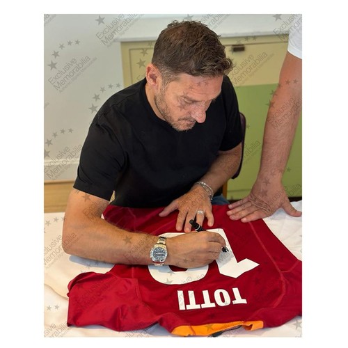 Camiseta de fútbol Scudetto firmada por Francesco Totti AS Roma 2000-01. Marco Icon - Imagen 4 de 5