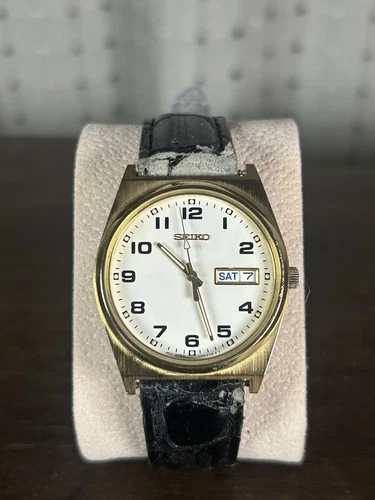 Vintage Seiko Quartz V743-9029 Gold Tone Day Date Men’s Watch Japan 35mm
