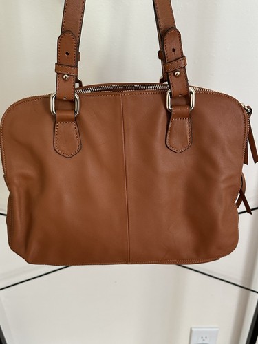 ISAAC MIZRAHI Bridgehampton Tan Leather Triple Zip Purse Genuine Leather w Charm - Picture 5 of 16