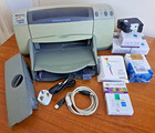 HP Deskjet 970cxi Tintenstrahldrucker Bundle (funktioniert einwandfrei mit schwarzen Wagen)