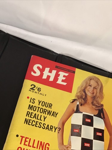 “SHE” MAGAZINE NOVEMBER 1969 - Picture 4 of 24