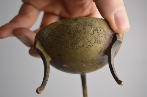 Vintage Messing Räucherstäbchenhalter Brenner Tempel Stamm geätzt Metall faulenzende Frau - Bild 7 von 14