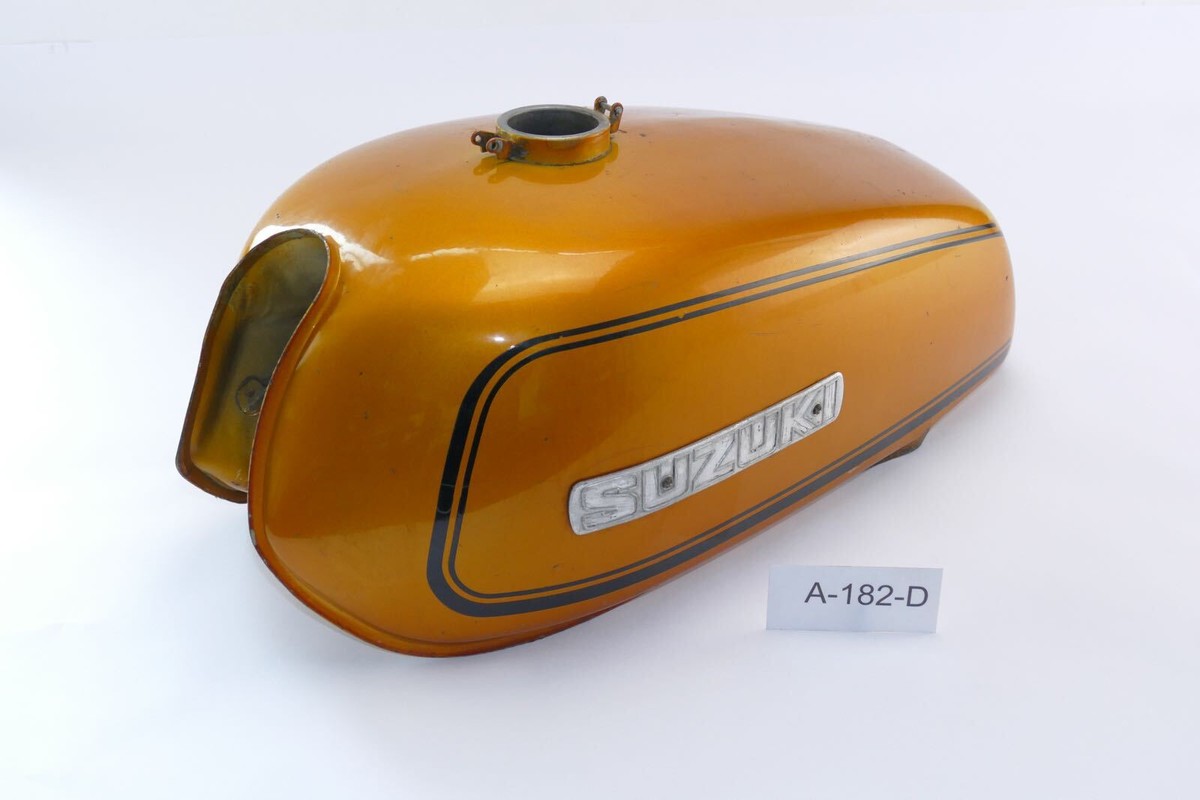 SUZUKI GT250 タンク Suzuki GT 250 MY 1973 - 1977 - Petrol Tank Fuel Tank A182D
