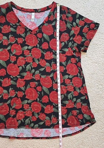 LulaRoe ~ Christy Short Sleeved T-Shirt ~ Size 3XL Black With Red Roses - Picture 5 of 7