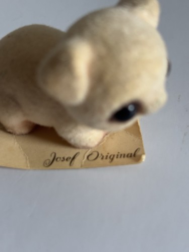 Vintage Josef Original Flocked Fuzzy Baby Pig on Paper Miniature - Picture 5 of 8