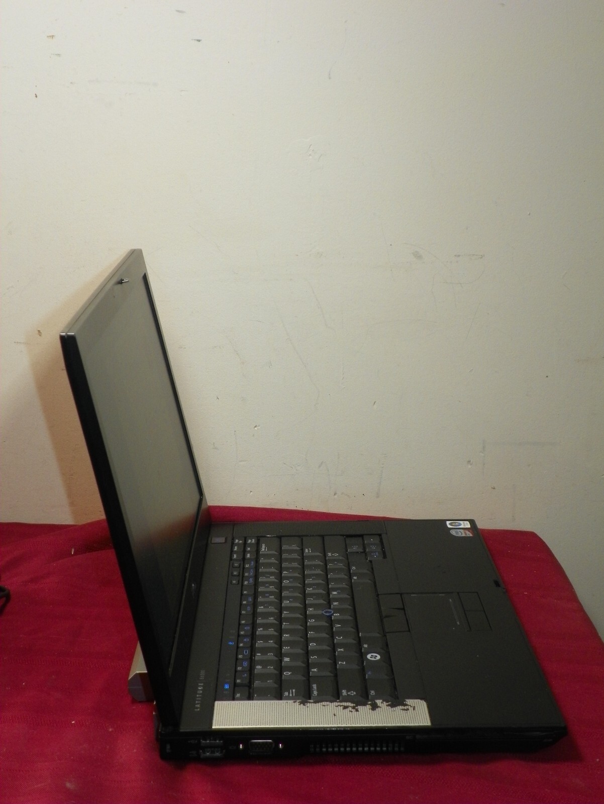 Dell Latitude E6500 15.4 Inch - PCMCIA/EC/1440x900/DVDRW/Firewire/7 Pro - Picture 6 of 17