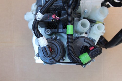 2020-24 Tesla Y Super manifold Coolant Octobalve Chiller 1549902-00-C OEM AS-IS - Picture 5 of 19