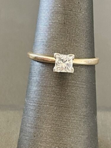 Anillo de compromiso solitario de diamantes de 0,47 quilates de oro amarillo/blanco de 14 quilates. Talla 6+ (C3) - Imagen 2 de 9