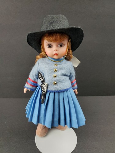 Madame Alexander Doll #100352 Calamity Jane 8" Americana w/Box Tag Stand 1994 - Picture 2 of 12