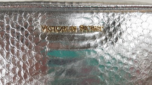 Cartera Victoria's Secret Plata Reptil Borla Cadena Dorada Nueva Con Etiqueta - Imagen 3 de 7