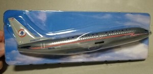 WOOSTER-W605809-AMERICAN-034-ASTROJET-034-737-800-1-200-SCALE-PLASTIC-SNAPFIT-MODEL