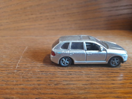 Siku Porsche Cayenne Turbo silber 1062 ca 1:60 - Bild 3 von 4