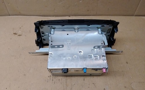 2016 NISSAN ROGUE AM FM CD RADIO W/ NAV. ID- 7612051335 HAS A MARK ON SCREEN - Picture 8 of 8